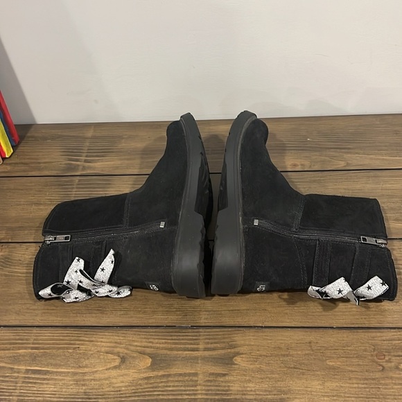Ugg black girls Tilee boot with silver bows size 3 - Picture 5 of 9